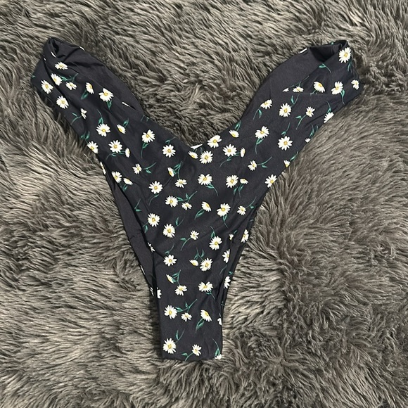 Onia x WeWoreWhat Bikini - Picture 4 of 8